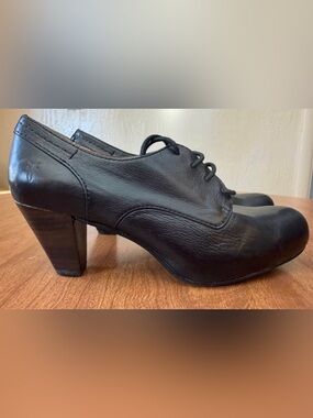 Frye Black Lace-Up Heel Oxford